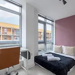 Apartament Stylish Retreat In The Heart Of - Pass The Keys