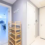 Stylish Retreat In The Heart Of - Pass The Keys * Leeds (West Yorkshire)