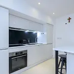 Stylish Retreat In The Heart Of - Pass The Keys