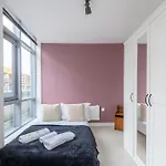 Stylish Retreat In The Heart Of - Pass The Keys *