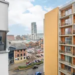 Stylish Retreat In The Heart Of - Pass The Keys * Leeds (West Yorkshire)