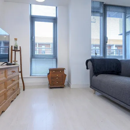 Stylish Retreat In The Heart Of - Pass The Keys *