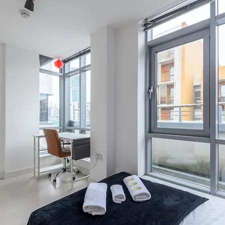 Stylish Retreat In The Heart Of - Pass The Keys *