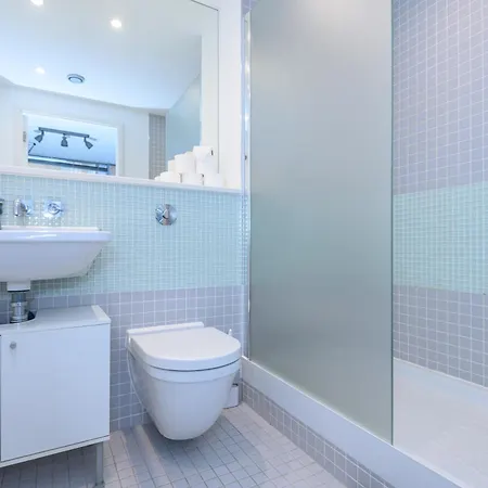 Stylish Retreat In The Heart Of - Pass The Keys Leeds (West Yorkshire)