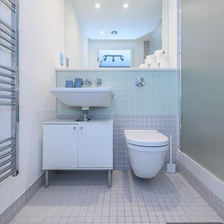 Stylish Retreat In The Heart Of - Pass The Keys *