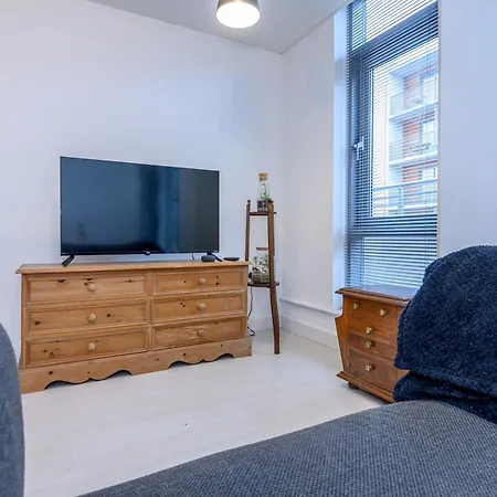 Stylish Retreat In The Heart Of - Pass The Keys *