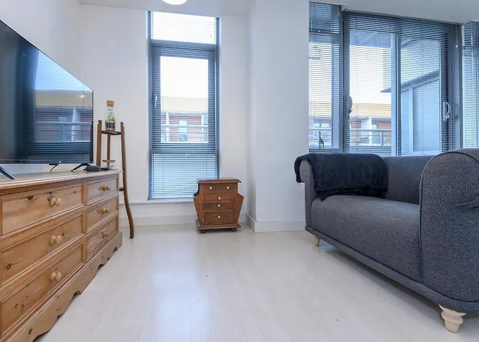 Stylish Retreat In The Heart Of - Pass The Keys *