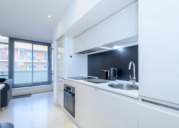 Апартаменти Stylish Retreat In The Heart Of - Pass The Keys *