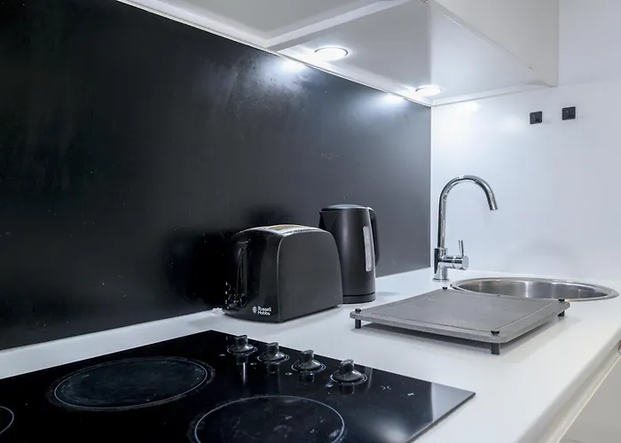 Апартаменти Stylish Retreat In The Heart Of - Pass The Keys *