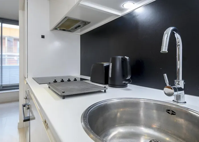 Stylish Retreat In The Heart Of - Pass The Keys *