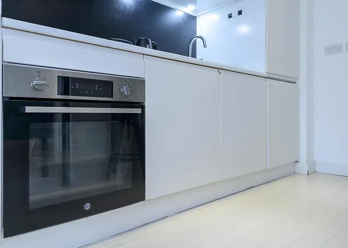 Stylish Retreat In The Heart Of - Pass The Keys Appartement *