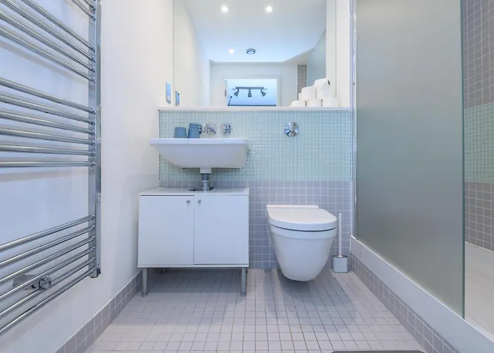 Stylish Retreat In The Heart Of - Pass The Keys *