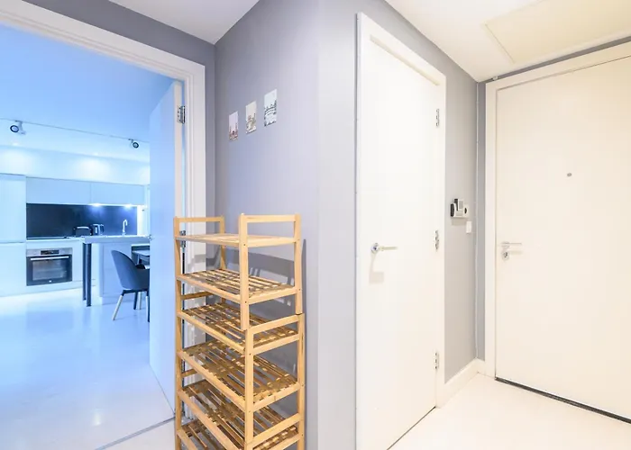 Stylish Retreat In The Heart Of - Pass The Keys * Leeds (West Yorkshire)