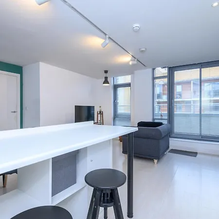 Stylish Retreat In The Heart Of - Pass The Keys