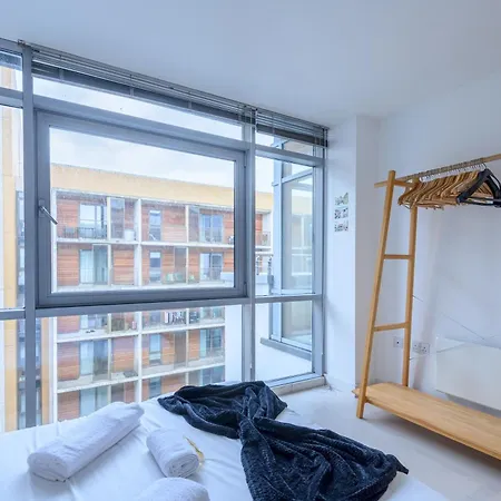 Stylish Retreat In The Heart Of - Pass The Keys *