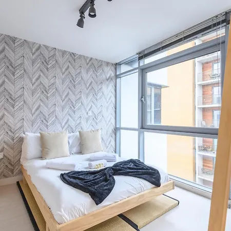 Stylish Retreat In The Heart Of - Pass The Keys *