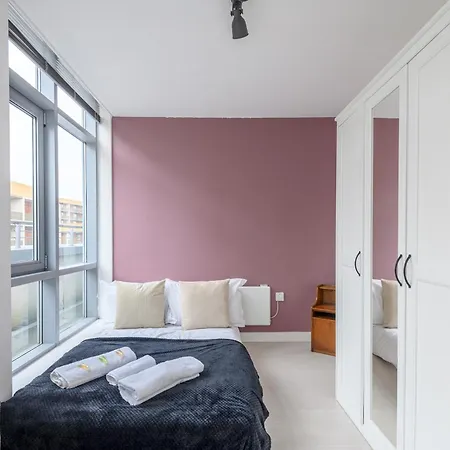 Stylish Retreat In The Heart Of - Pass The Keys *