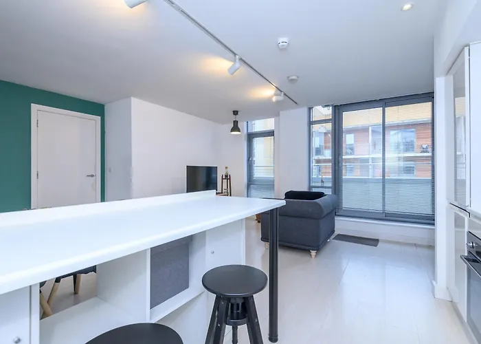 Stylish Retreat In The Heart Of - Pass The Keys