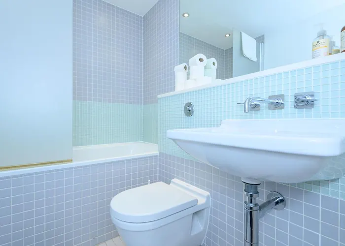 Stylish Retreat In The Heart Of - Pass The Keys * Leeds (West Yorkshire)